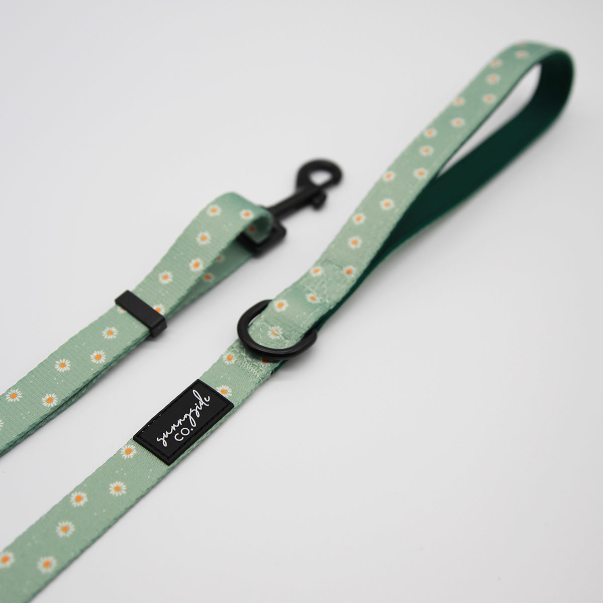 Adjustable Lead - Sage Daisies